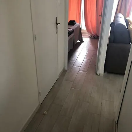 דירה T2 Dans Avec Acces Direct A La *